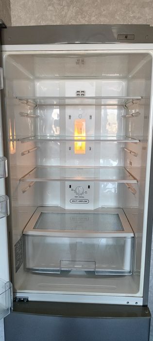 Холодильник LG в хорошем состоянии