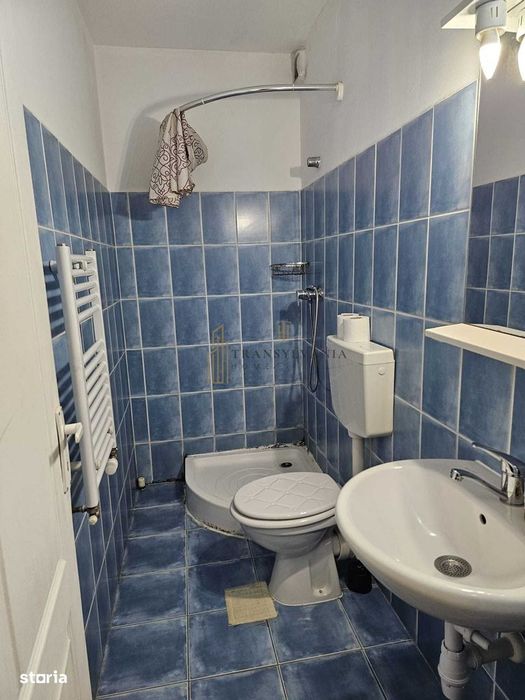 Garsoniera spatioasa la etaj intermediar, bloc cu Lift, Zona Broscarie