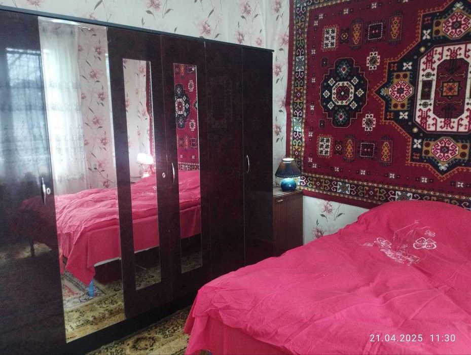 2 комнатный дом семейной паре на участке у ворот госпиталя 300 $