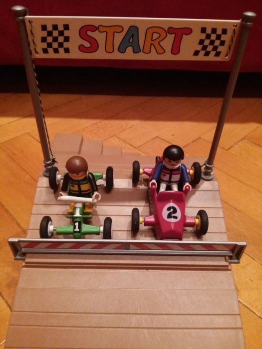 Vând Playmobil Go Karts