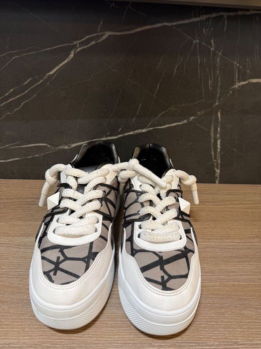 Обувки Валентино