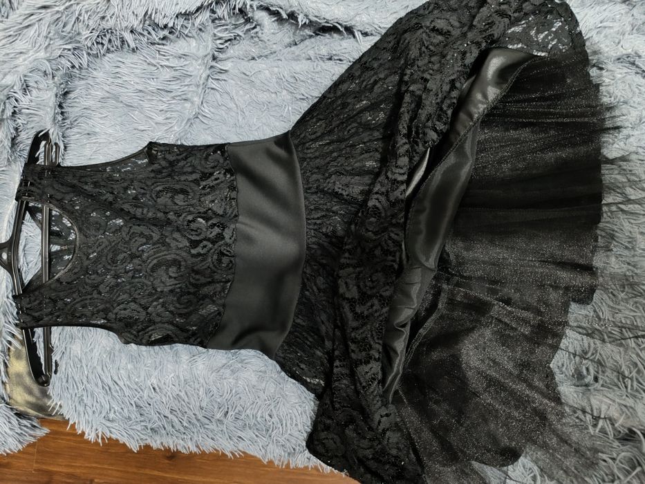 Продам платье гипюр