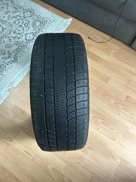Продам зимние шины 225/45R18