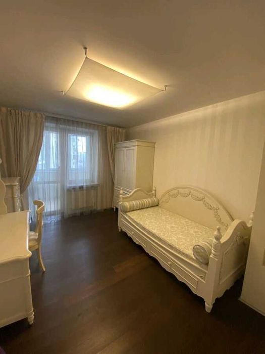 Дава се под наем Тристаен апартамент в София, Зона Б-18 - 90 кв.м за 897.6 € - Снимка #1