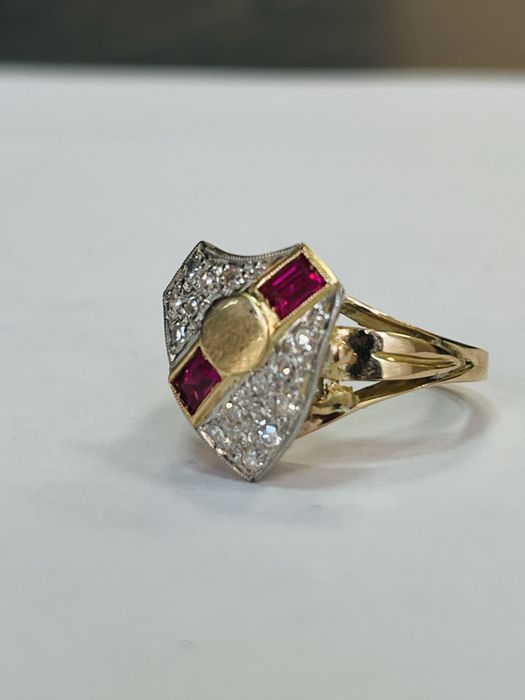 Пръстен бяло злато , рубини и брилянти