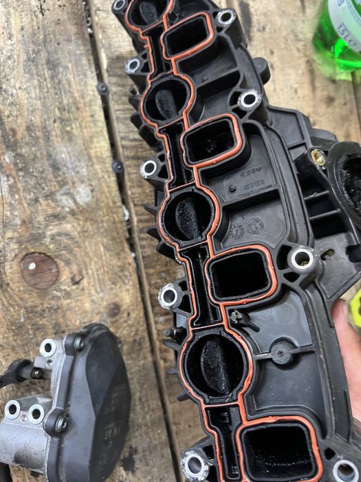 Вихрова клапа и моторче Audi A5 A6 A4 2,0tdi 03l129086 Seat Vw Skoda