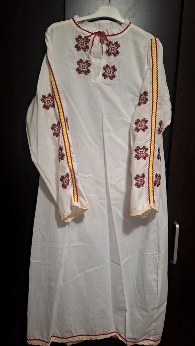 Дамска фолклорна носия-новодел