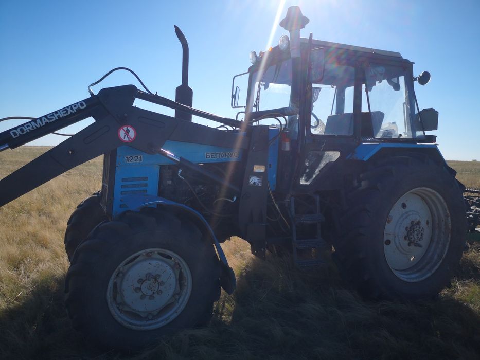 Трактор 1221 Беларусь