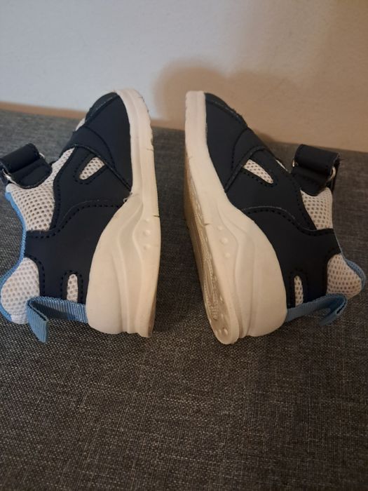Adidași marimea 22
