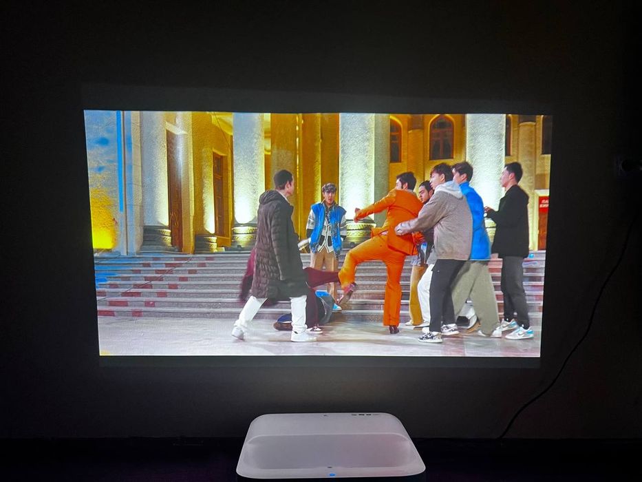 Epson EH-LS300W | Состояние Нового (Пробег всего 100 часов)