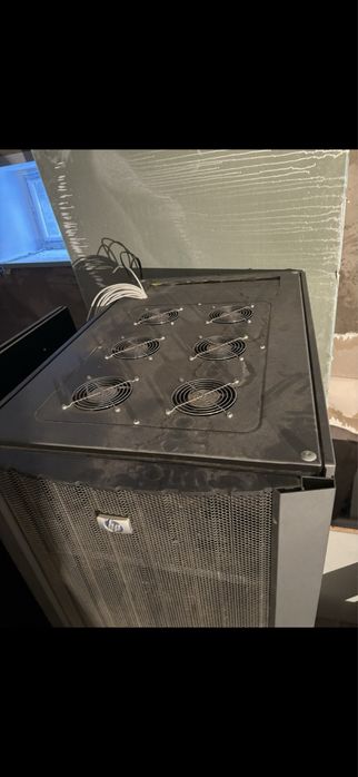 Продам серверный шкаф HP