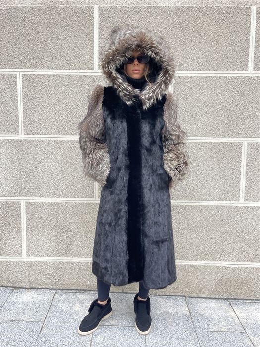 Haina din blana naturala de vizon negru cu maneci si gluga de vulpe