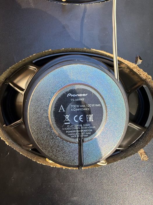 Продавам автомобилни тонколони 700W комплект с JBL усилвател