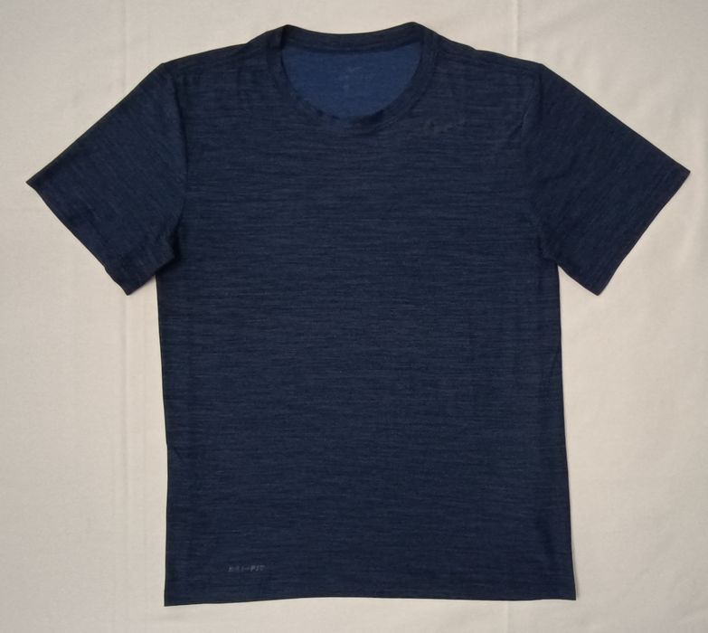 Nike DRI-FIT Tee оригинална тениска S Найк спортна фланелка фитнес