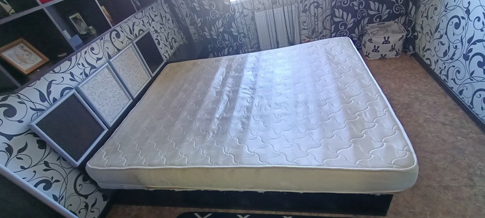 Спальный гарнитур+матрас