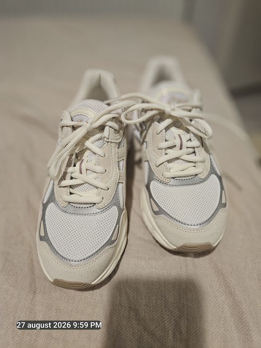 Adidasi asics noi !