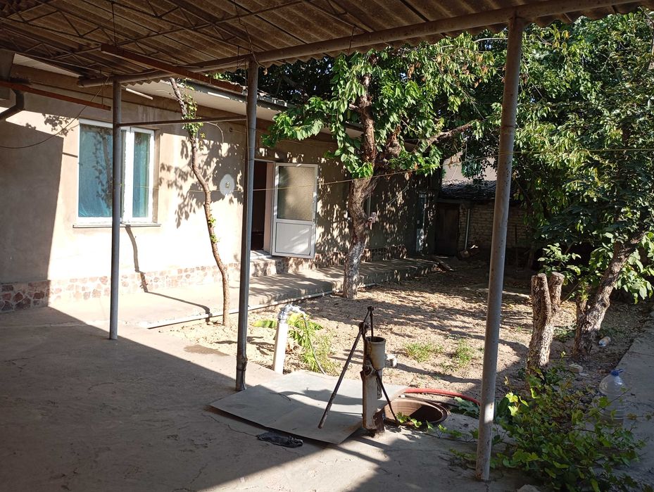 Barcha qulayliklarga ega Toshkent viloyati Oʻrta Chirchiq uy sotiladi