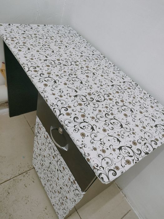 Продам стол с тумбой