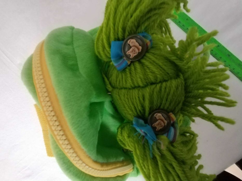 Rucsac cu o papusa aplicata