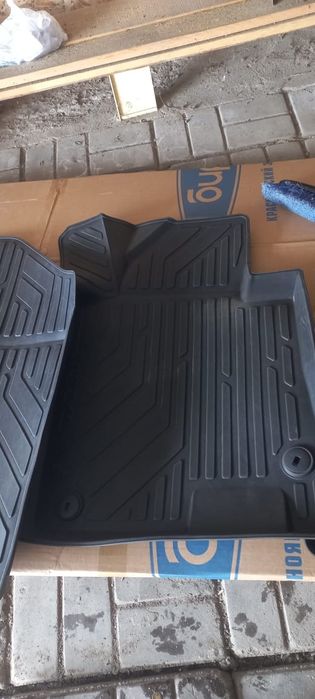Продам коврики в салон