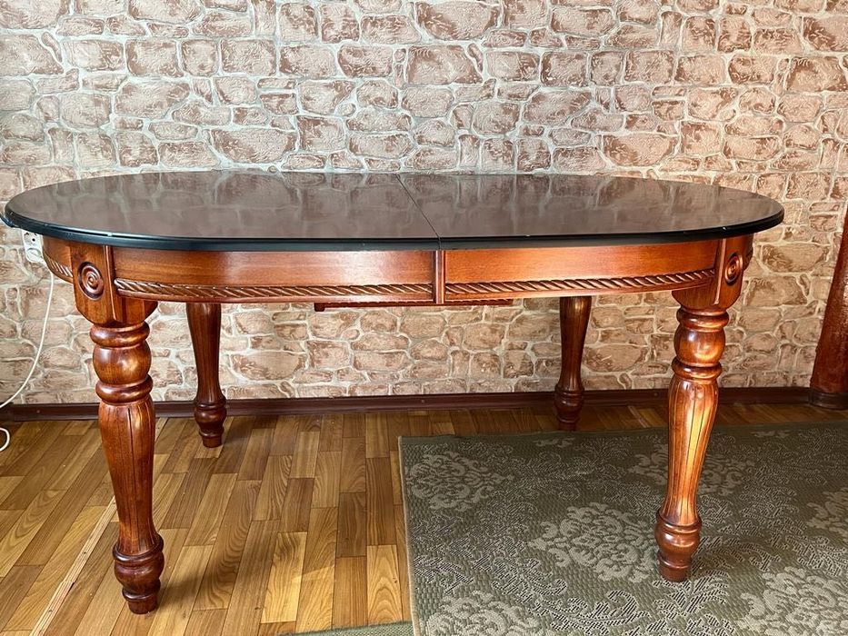 Продам обеденный стол Малайзия