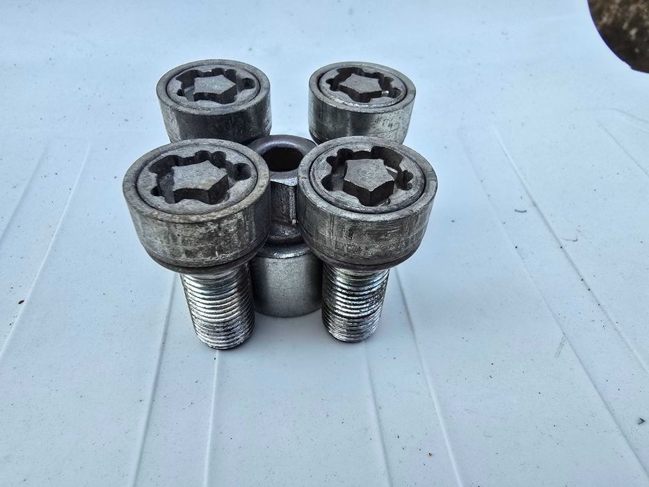 Секретни болтове за VW -  лети джанти