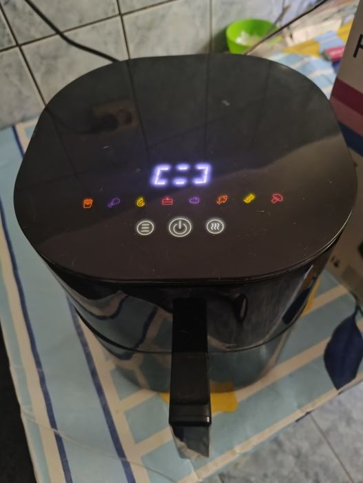 Vând friptoza cu aer cald  digital