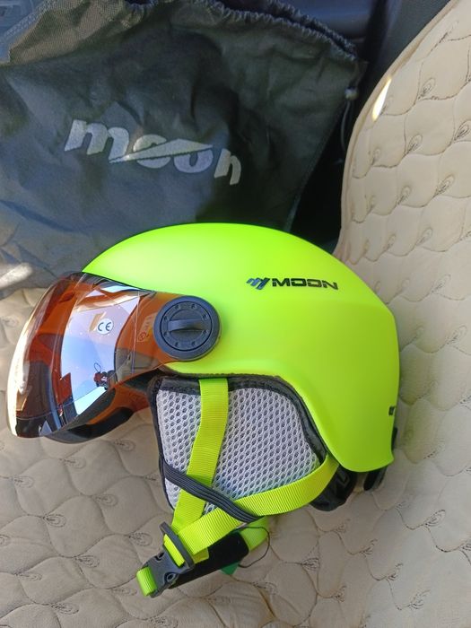 Шлем горнолыжный