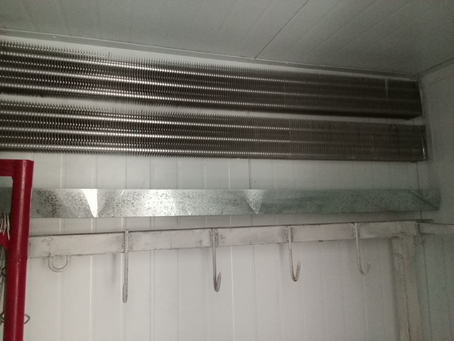 Kossobhona holodilnik balandligi 2.45. Eni 1.30.  Uzunligi 4.50 minusa