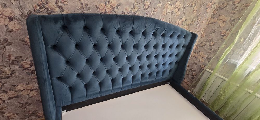 Двуспальная кровать