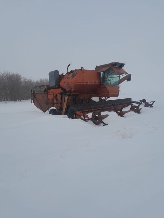 Продам комбаин нива