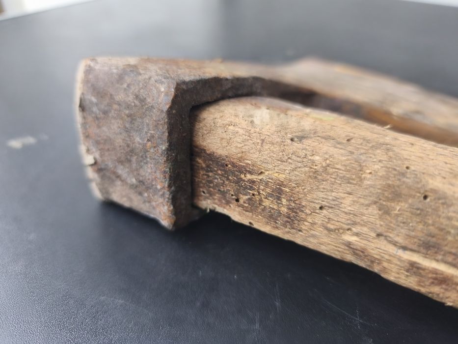 Стара голяма брадва