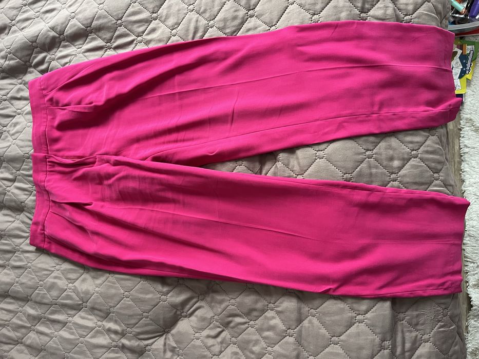 Стилен Костюм Jakes  . Обличан веднъж . Като нов.