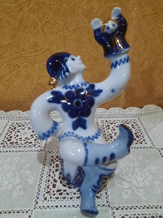 Статуэтка " Скоморох с куклой",  Бронницкий ФЗ "Возрождение". Фарфор,