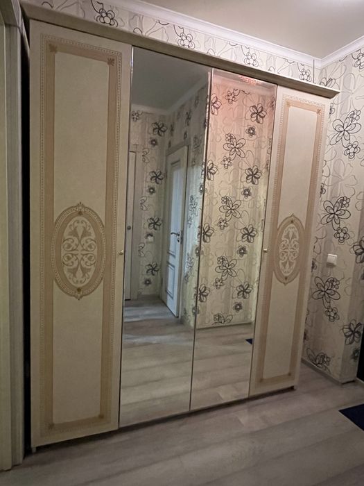Продам кровать , тумбы, шкаф