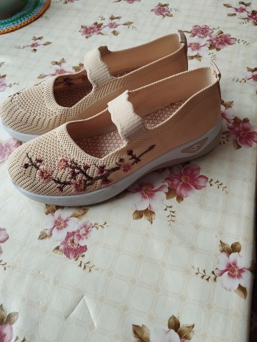 Кроссовки 35 размер новые