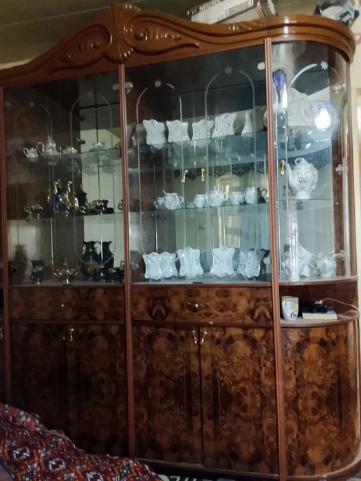 Mebel spalniy , stenka shkaf  holati yaxshi qirilmagan yaxshi tutilgan