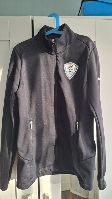 Футболки и олимпийки Nike