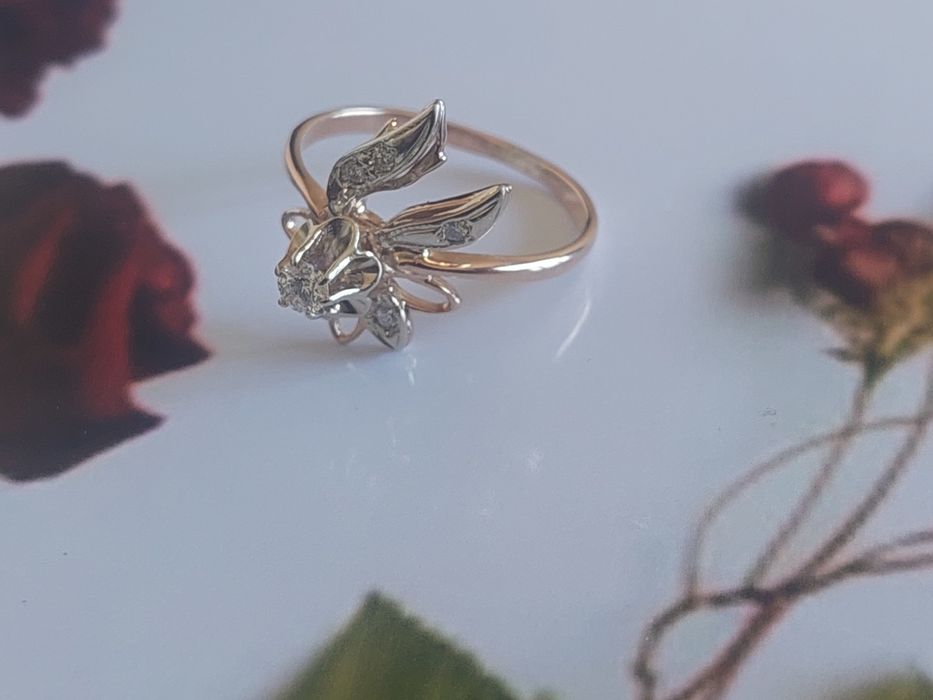 Золотые серьги,кольцо с бриллиантами 583