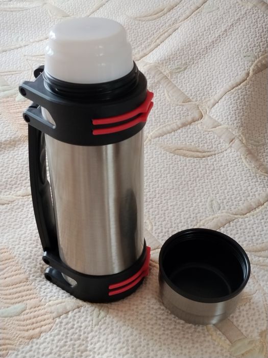 Продам термос новый