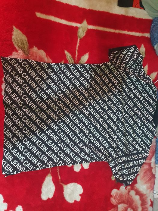 Vand tricou calvin klein jeans marimea m