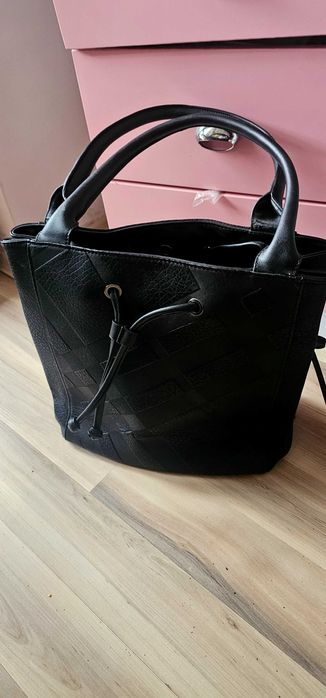 Продават се чанти