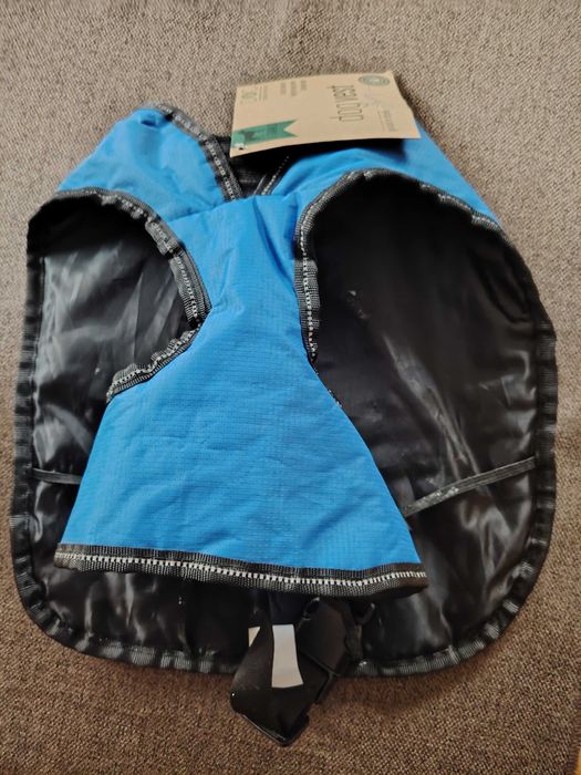 Неопренова жилетка и нагръдник за малко куче.