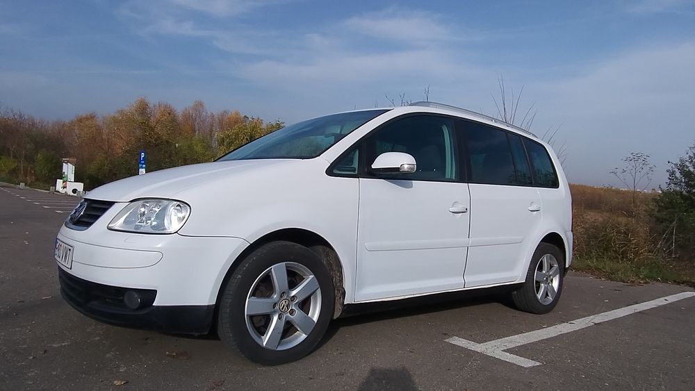 VOLKSWAGEN Touran