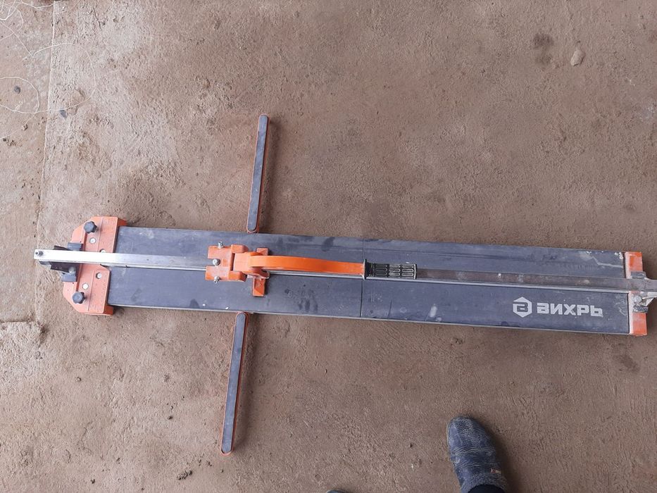 Плиткорез почти новый, размер 1,20