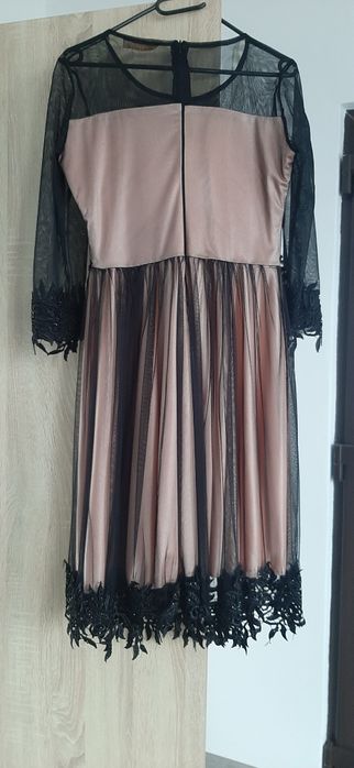 Vând rochie damă elegantă cu dantelă, mărimea M