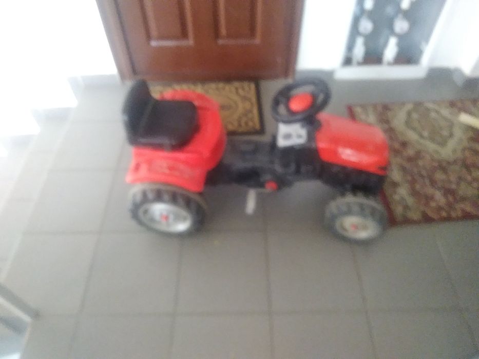 Vând tractoraș de copii mici
