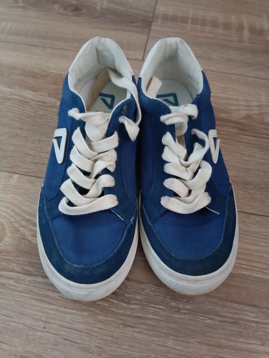 Маратонки Adidas и Pepe Jeans