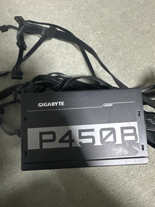 Sursa GIGABYTE P450B 450w