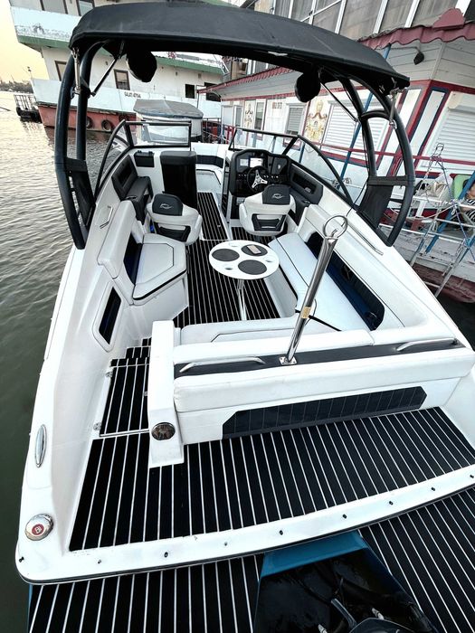 Rinker Q5.Yamaha 300cp.Tower black